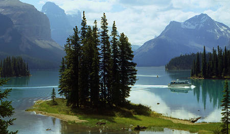 Maligne Valley Wildlife Waterfalls Tour Cruise